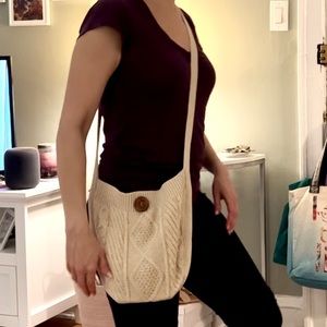Knit cross body purse